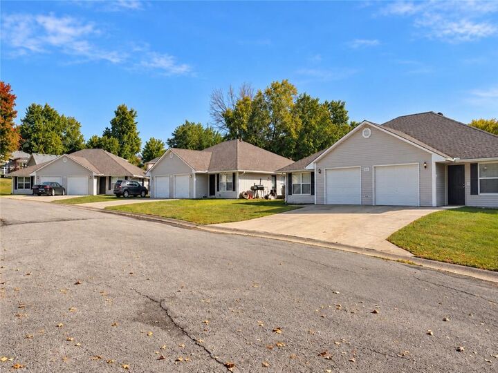 Property Photo:  516 Johnson Drive  MO 64076 