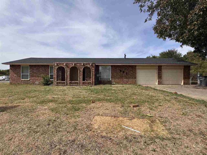 Property Photo: 901 NW Columbia Ave OK 73507