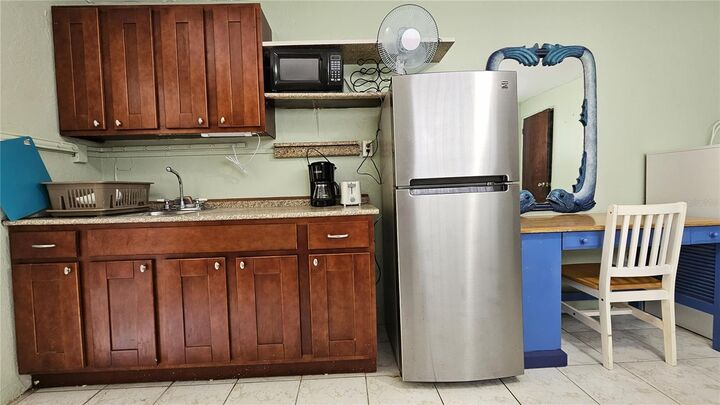 Property Photo:  