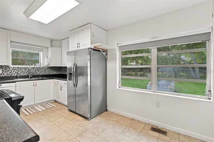 Property Photo:  820 S Montgomery Avenue  FL 32720 