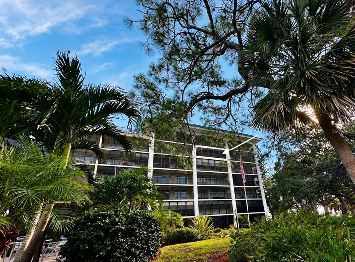 Property Photo:  512 W Venice Avenue 607  FL 34285 