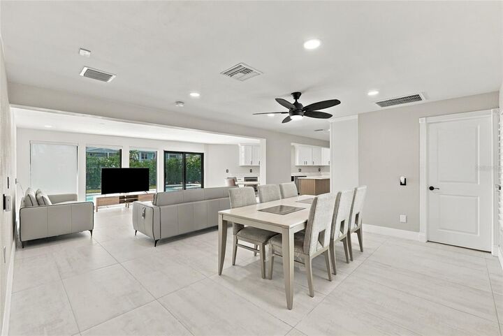 Property Photo:  556 Johns Pass Avenue  FL 33708 