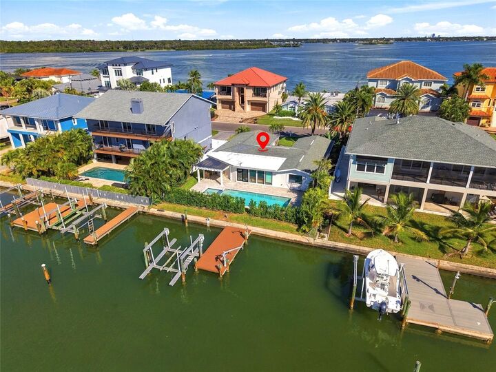 Property Photo:  556 Johns Pass Avenue  FL 33708 