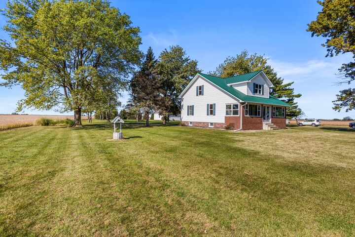 Property Photo:  3381 County Road 1200E  IL 60957 
