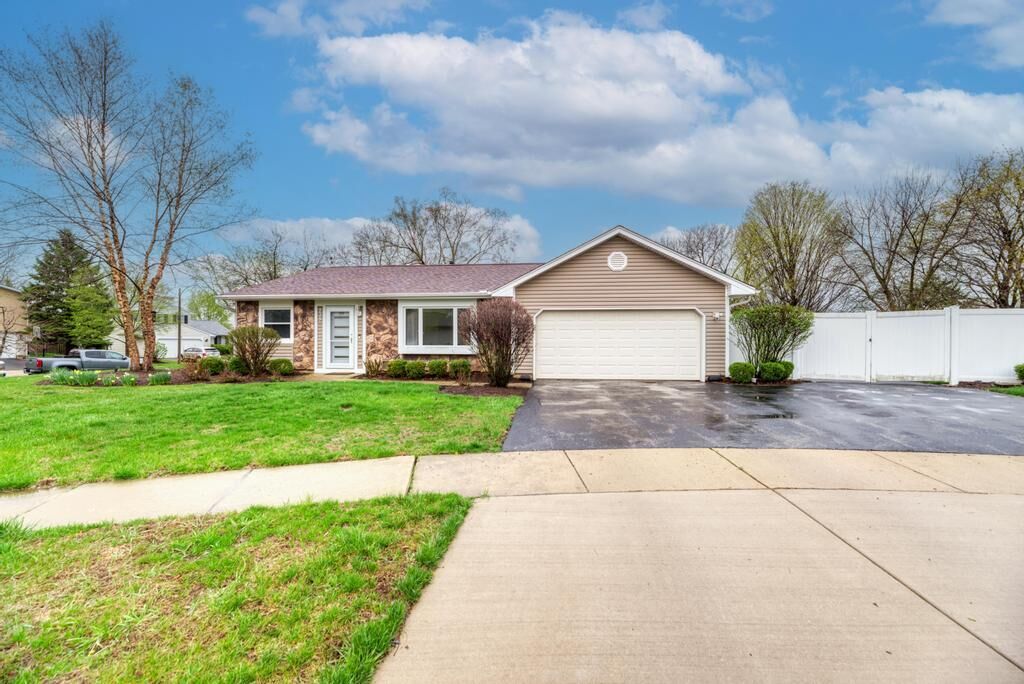 Property Photo:  935 Pioneer Court  IL 60172 