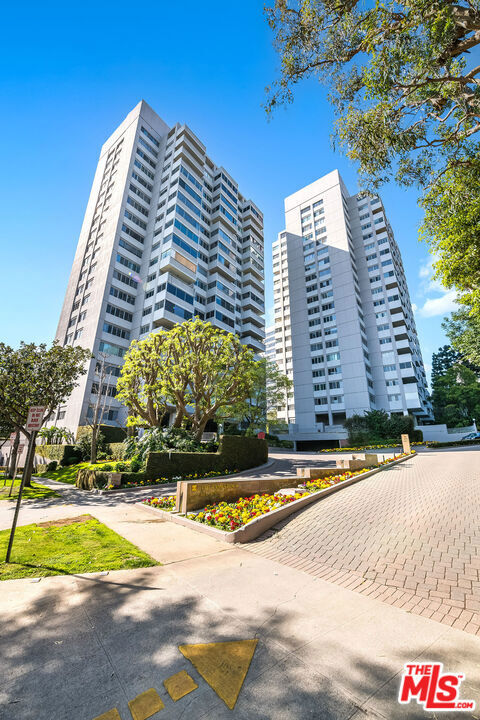 Property Photo:  875 Comstock Avenue 9D  CA 90024 