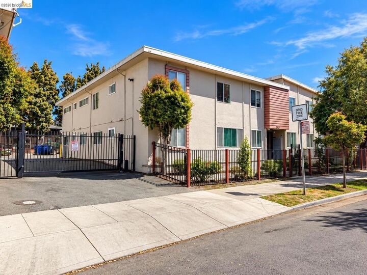 Property Photo:  2223 Bonar St  CA 94702 
