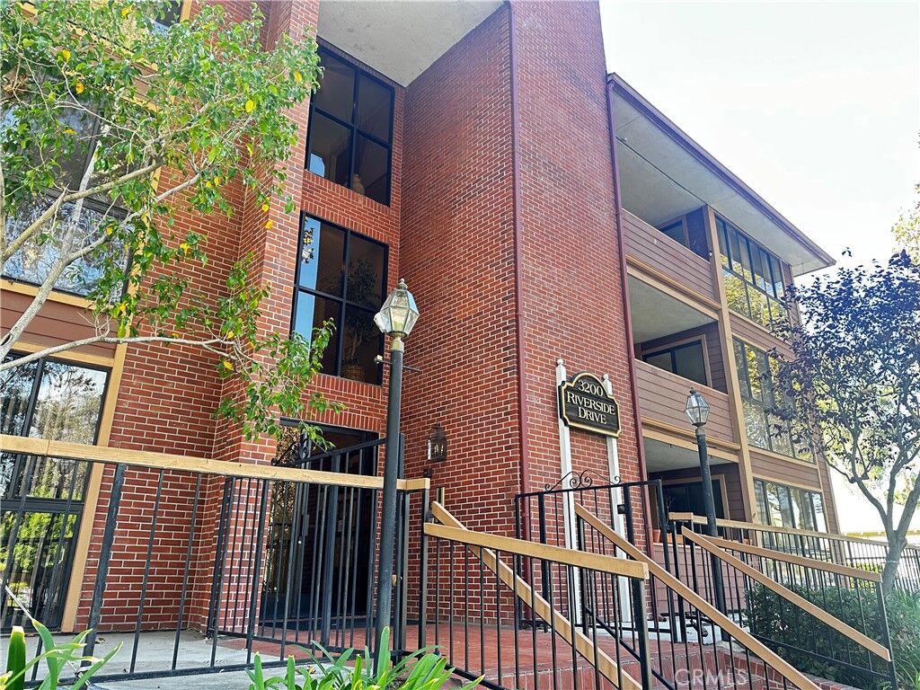 Property Photo:  3200 W Riverside Drive M  CA 91505 