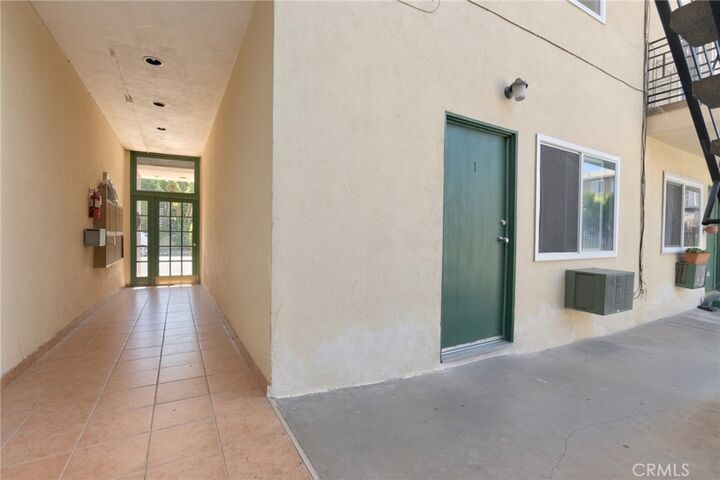 Property Photo:  915 E Palmer Avenue 1  CA 91205 