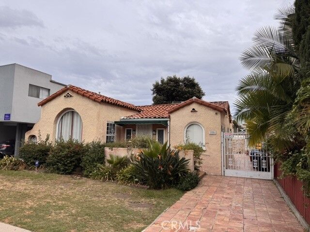 Property Photo: 1056 S Shenandoah CA 90035