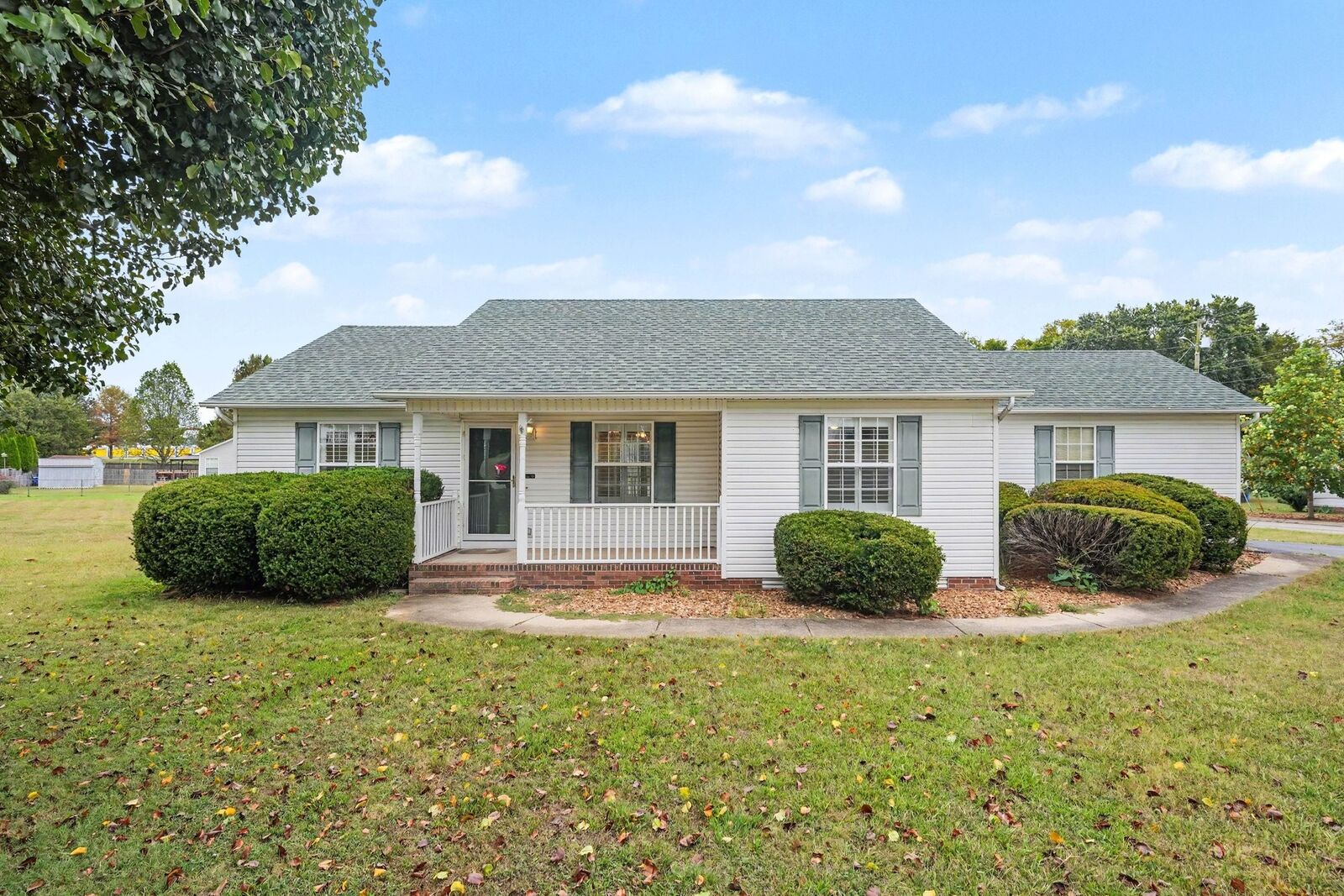 Property Photo:  530 Winning Dr  TN 38401 