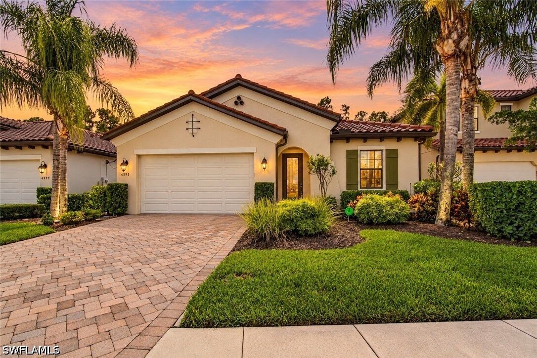 Property Photo:  4395 Raffia Palm Circle  FL 34119 