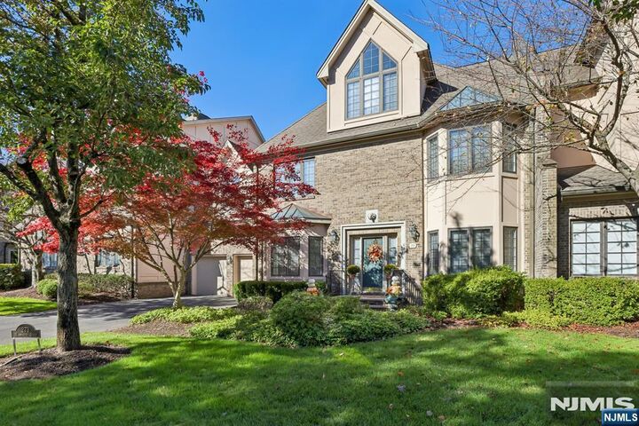 Property Photo:  273 Hampshire Ridge 273  NJ 07656 