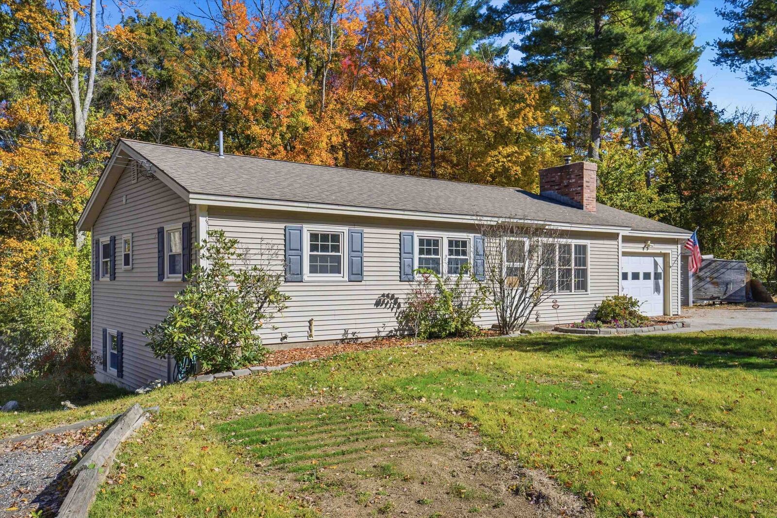 Property Photo:  8 Beauchesne Drive  NH 03106 