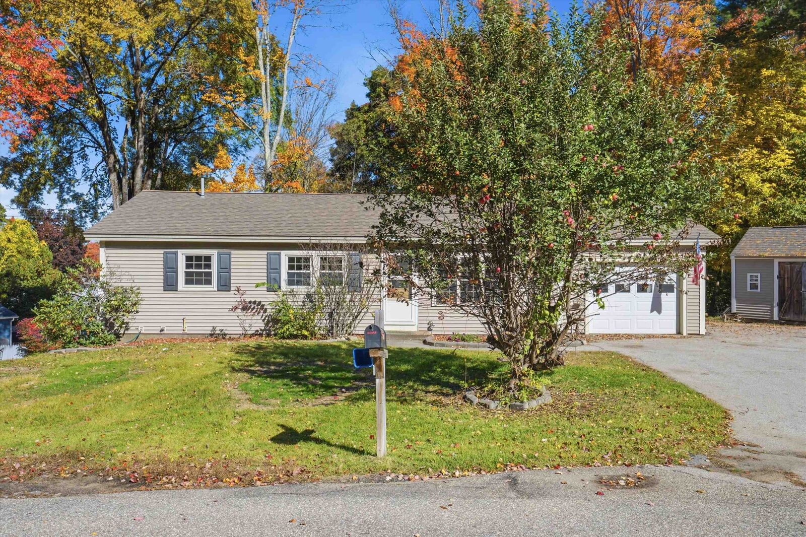Property Photo:  8 Beauchesne Drive  NH 03106 