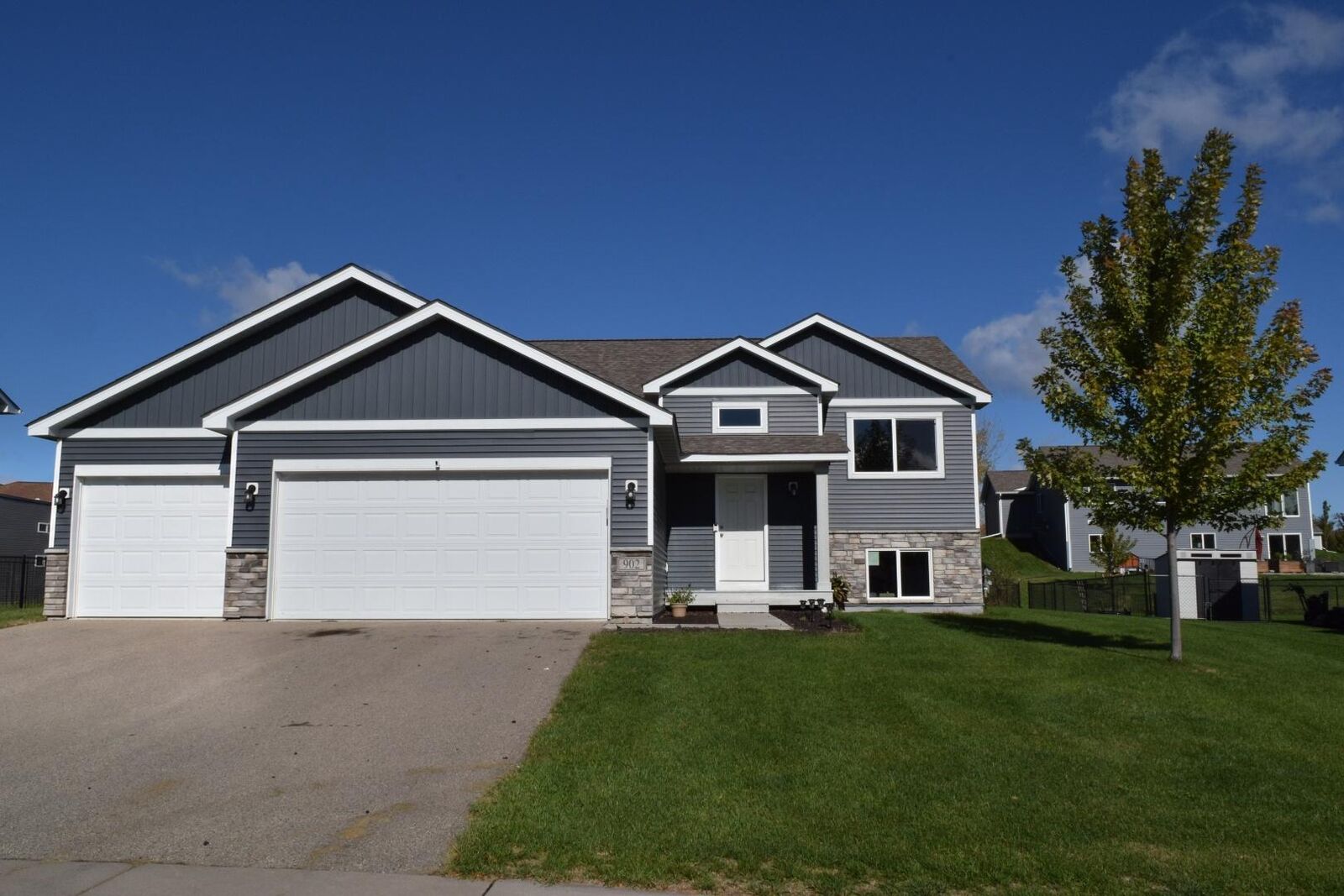 Property Photo: 902 Poplar Lane MN 55388