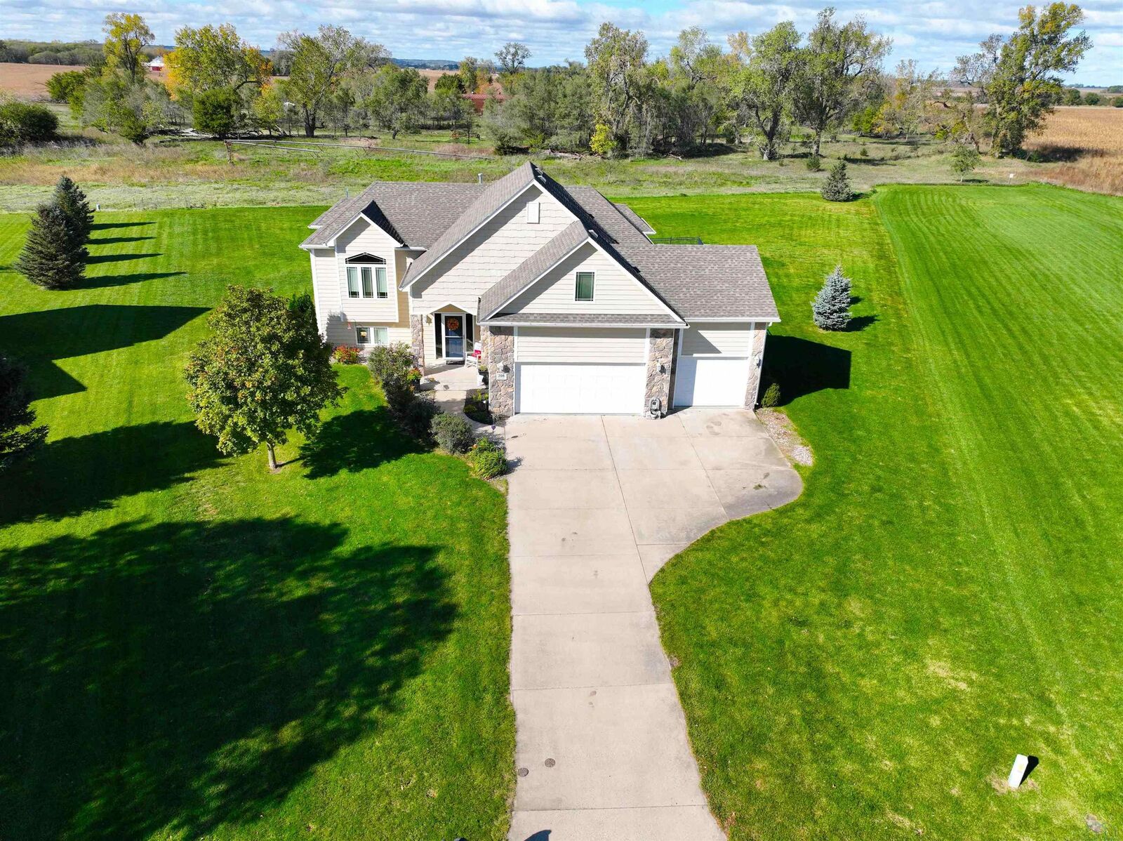 Property Photo: 708 Red Cedar Ct SD 57038