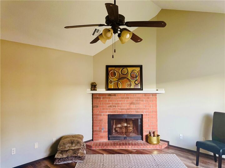 Property Photo:  2429 W Gum Street  AR 72758 