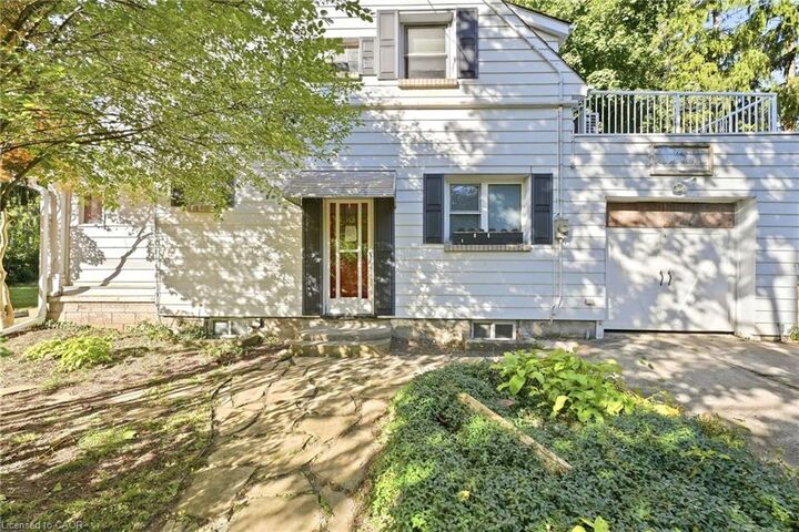 Property Photo:  132 Base Line Road E  ON N6C 2N8 