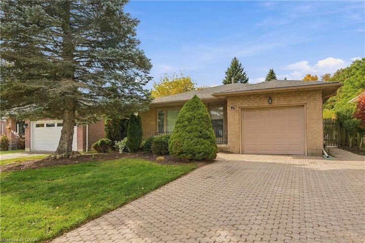 Property Photo:  84 Larchwood Circle  ON L3C 6T3 