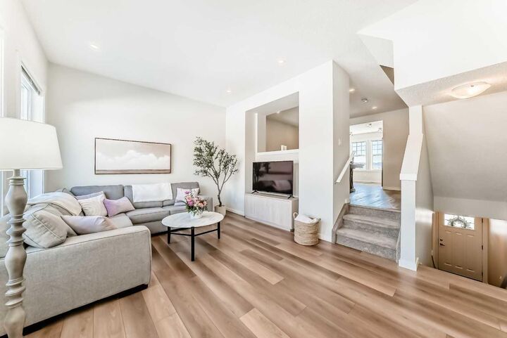 Property Photo:  272 Cranbrook Square SE  AB T3M 3K8 