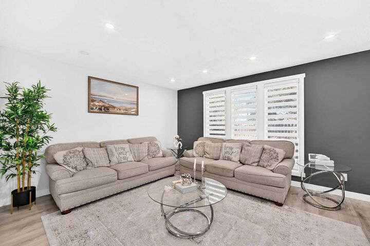 Property Photo:  6020 18 Avenue NE  AB T1Y 1P1 