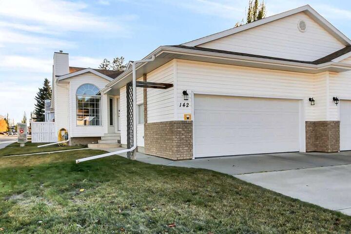 Property Photo:  142 Doran Crescent  AB T4R 1M9 