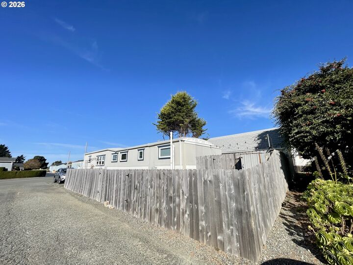 Property Photo:  98090 W Benham Ln # 10  OR 97415 