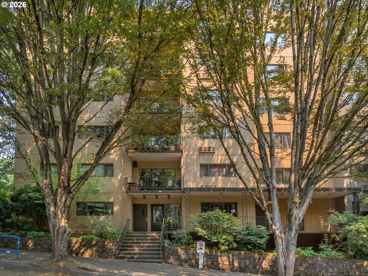 Property Photo:  2021 SW Main St 48  OR 97205 