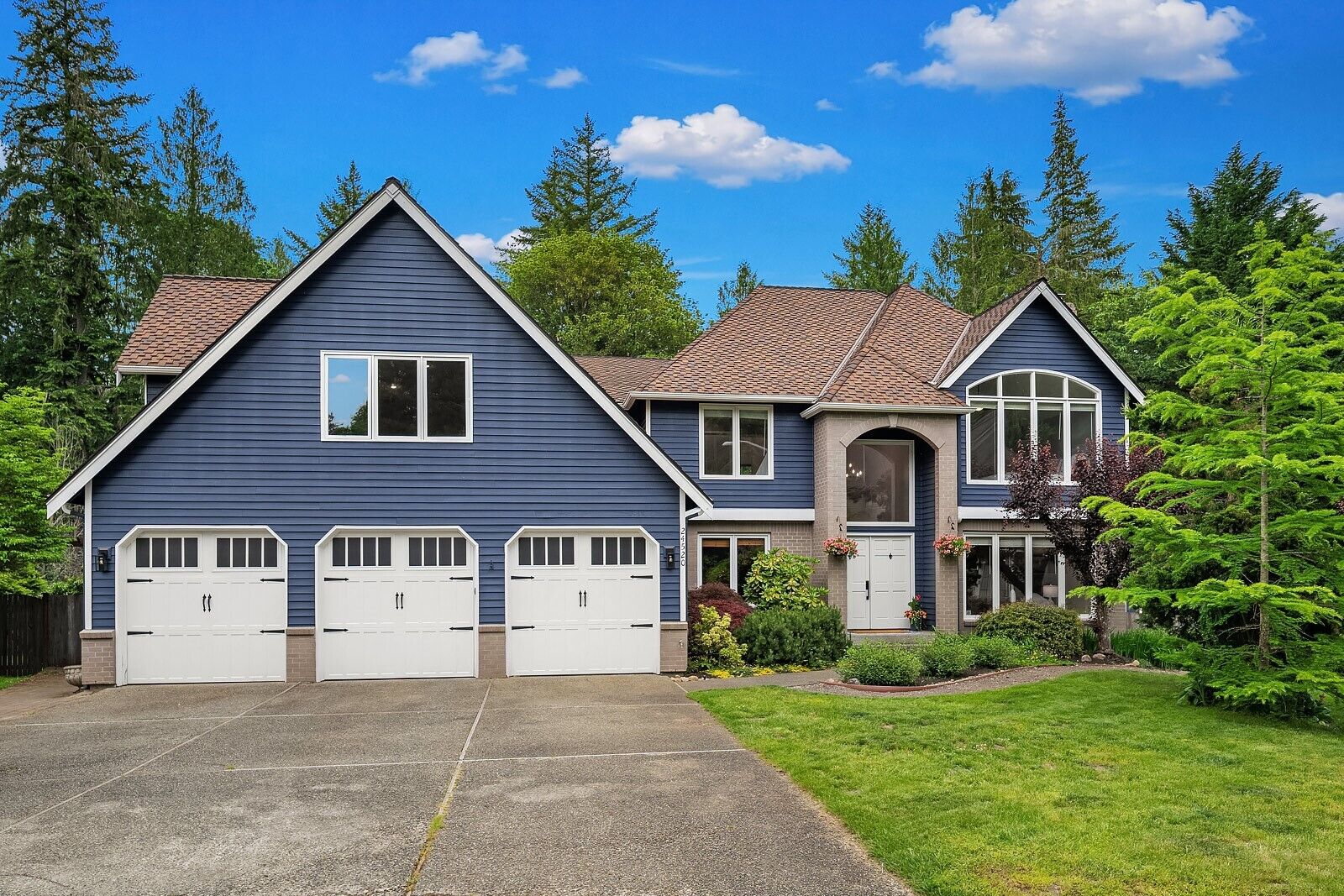 Property Photo: 24520 NE 11th Place WA 98074