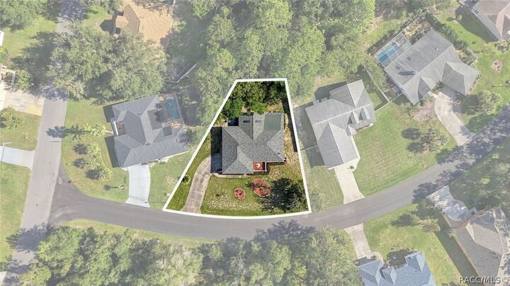 Property Photo:  5 Mangrove Court S  FL 34446 