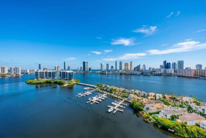 Property Photo: 7000 Island Boulevard 2905 FL 33160