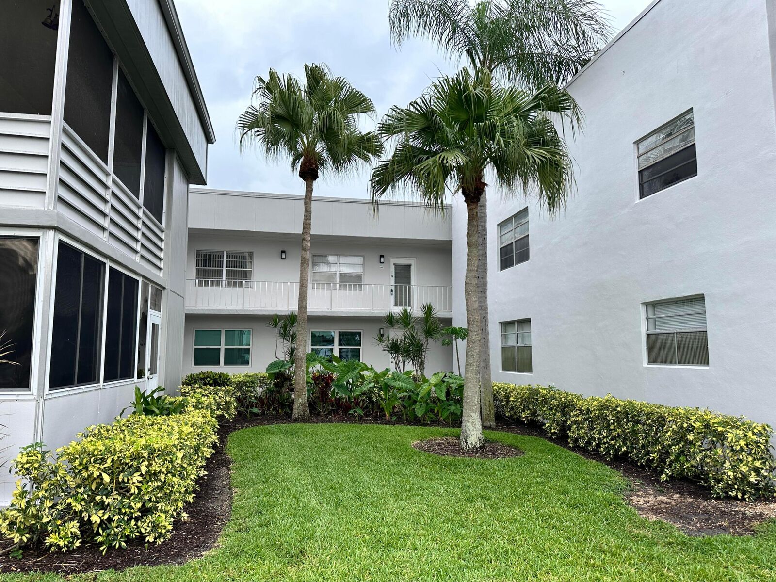 Property Photo: 811 Flanders Q FL 33484