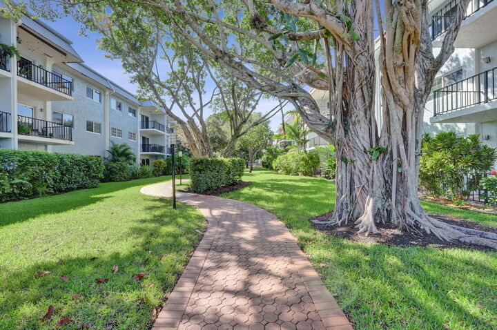 Property Photo:  3000 NE 5th Terrace 102-A  FL 33334 