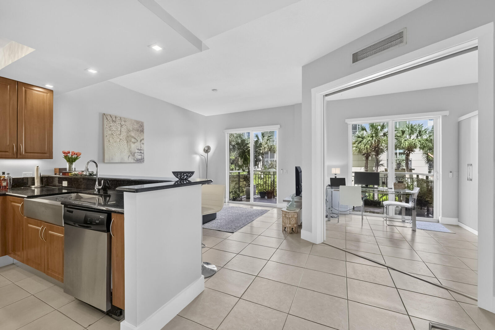 Property Photo: 2631 NE 14th Avenue 216 FL 33334
