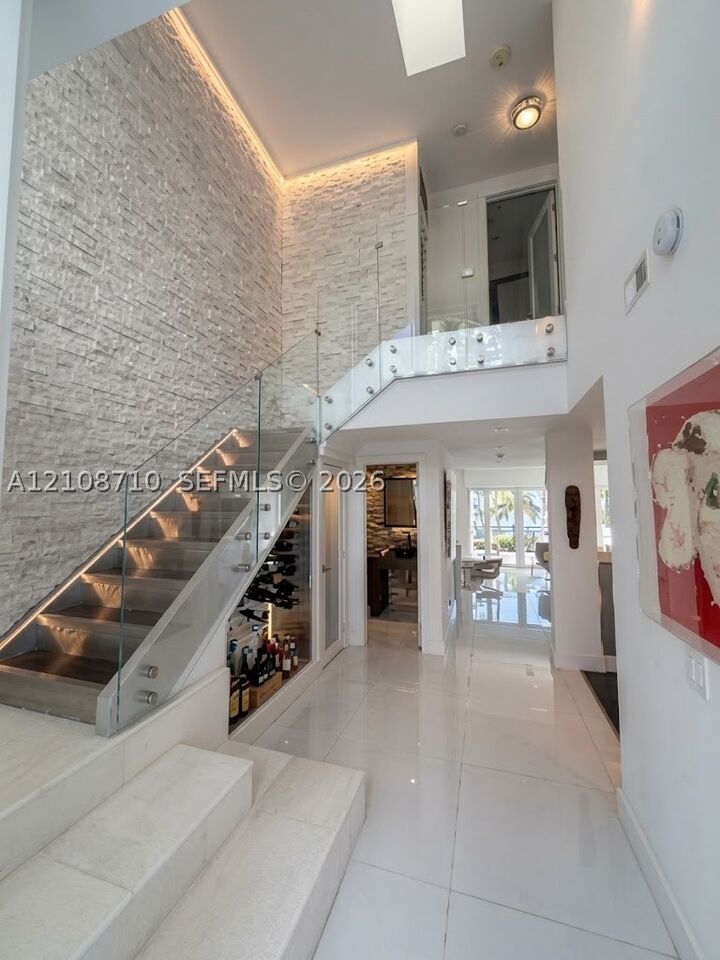 Property Photo: 3630 Yacht Club Dr 605 FL 33180