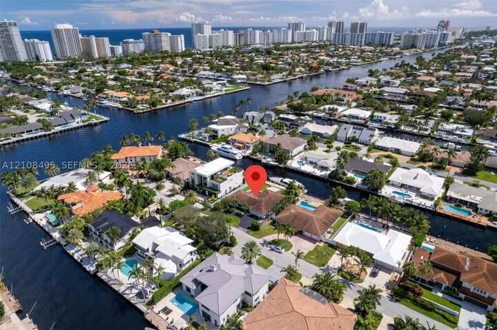 Property Photo:  3080 NE 43rd St  FL 33308 
