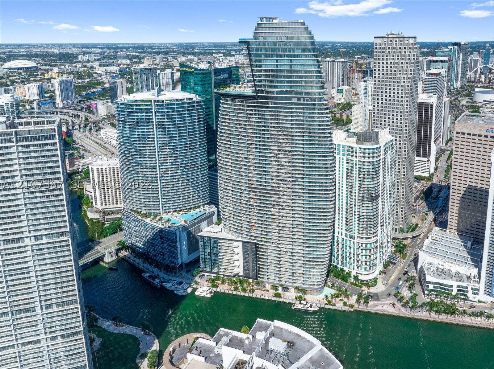 Property Photo:  300 Biscayne Boulevard Way 4901E  FL 33131 