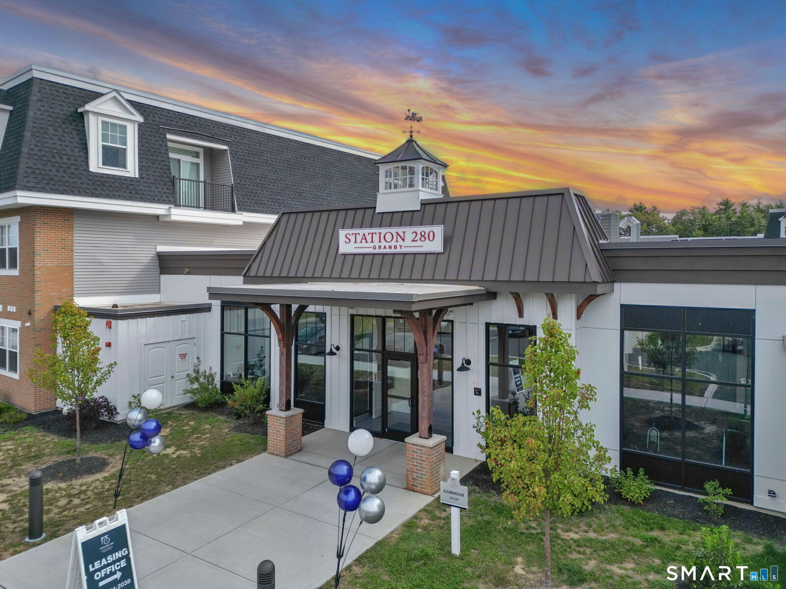 Property Photo:  280 Salmon Brook Street 5313  CT 06035 