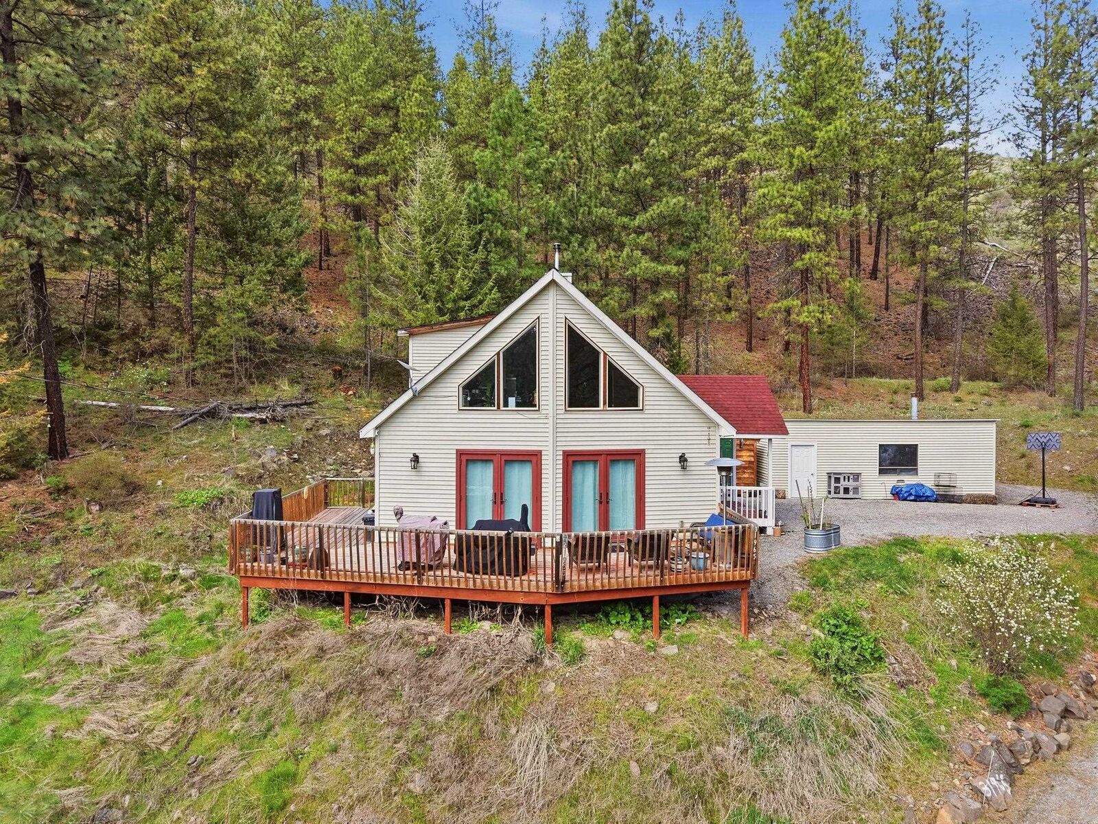 Property Photo:  31965 N Hawk Creek Ranch Rd  WA 99122 