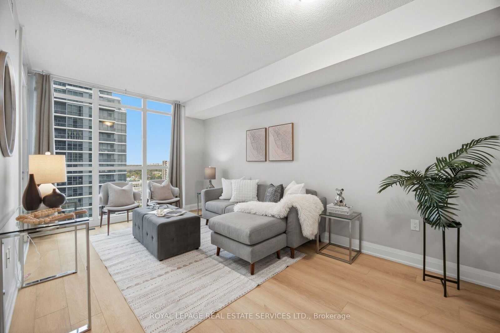 Property Photo:  9 Valhalla Inn Road 1608  ON M9B 0B2 
