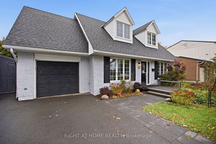 Property Photo:  828 Eastvale Drive  ON K1J 7A4 