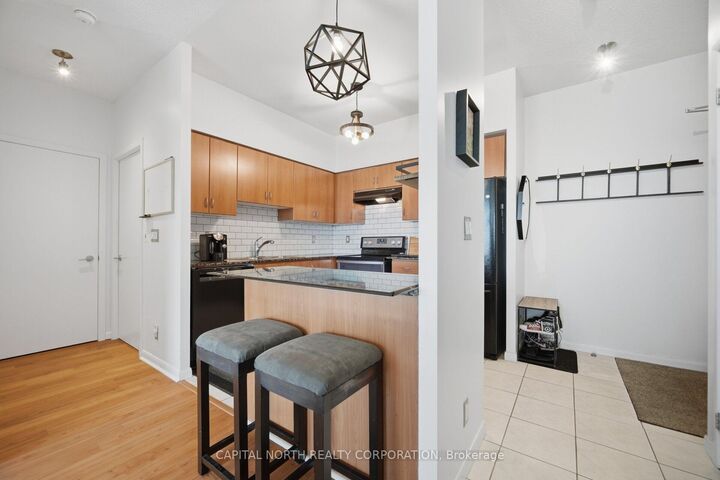 Photo de la propriété:  185 Legion Road N 2017  ON M8Y 0A1 