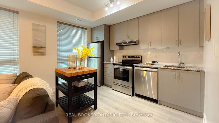 Property Photo:  1709 Bur Oak Avenue 301  ON L6E 0V7 