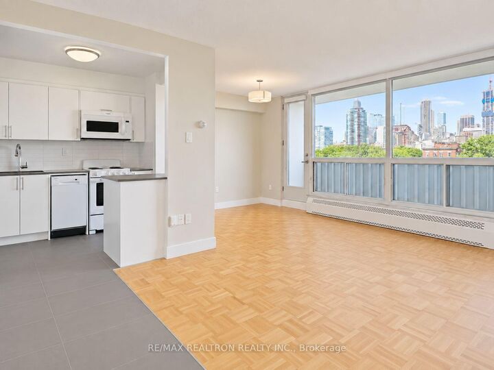 Property Photo:  666 Spadina Avenue 2209  ON M5S 2H8 