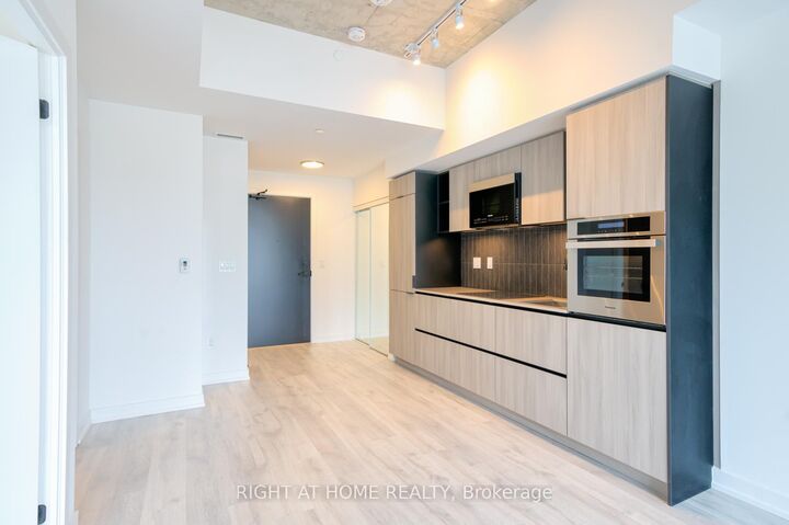 Property Photo:  2 Augusta Street 704  ON M5V 1Y4 