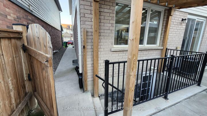 Property Photo:  92 Stedford Crescent  ON L7A 4P7 
