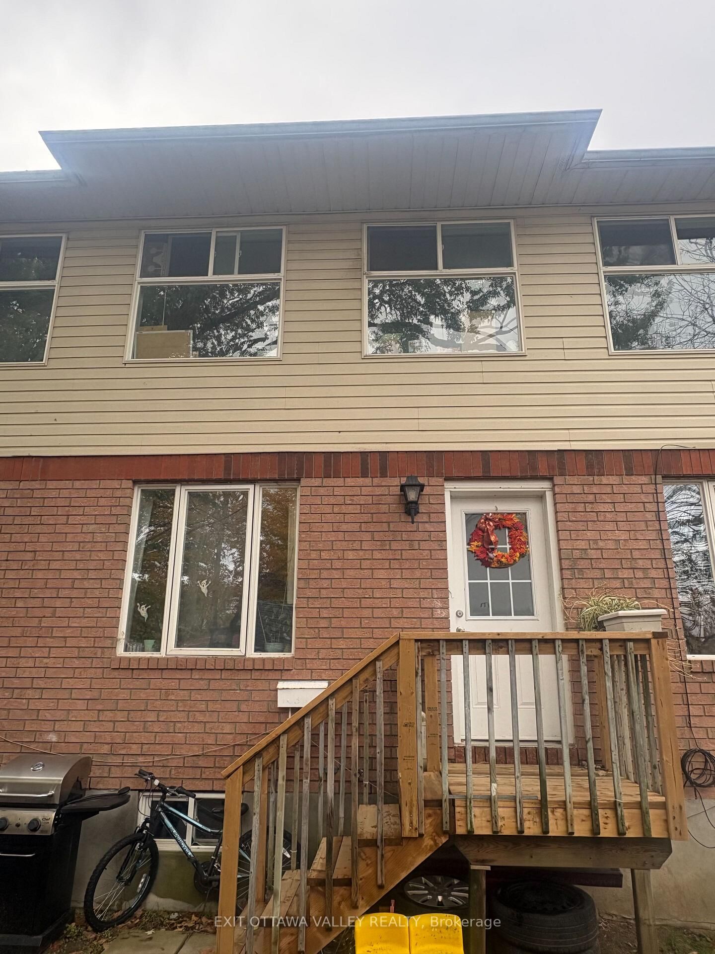 Property Photo:  403 Trafalgar Road E  ON K8A 5B3 