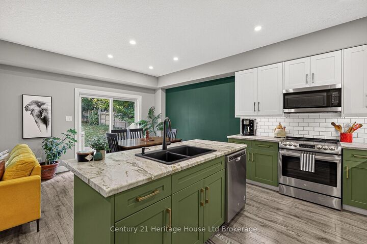 Property Photo:  205 Victoria Street S  ON N4S 3K3 