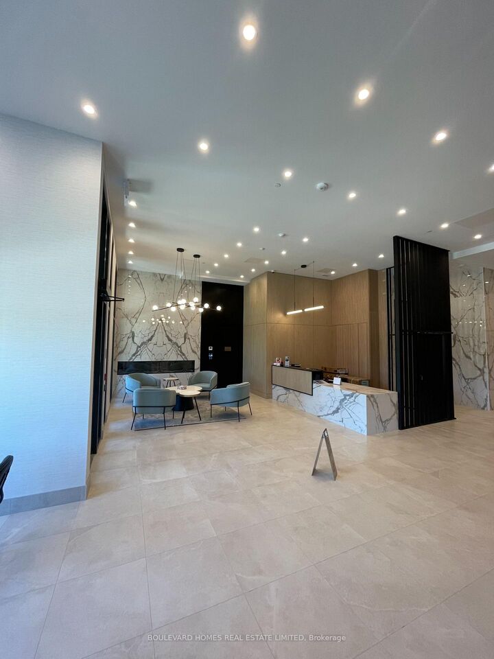 Property Photo:  1381 Lakeshore Road E 231  ON L5E 1G6 